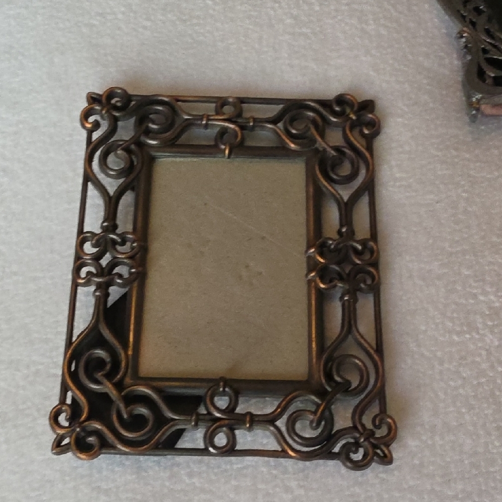 Vintage Silver-Tone Decorative Picture Frame Set - Silver - Picture 3 of 8